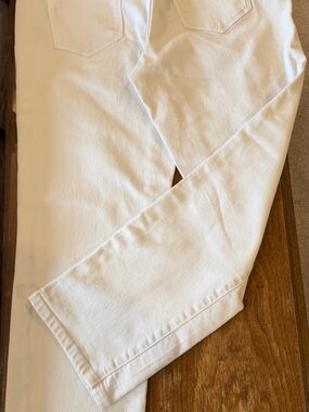 Vera Wang White Cropped Ankle Jeans